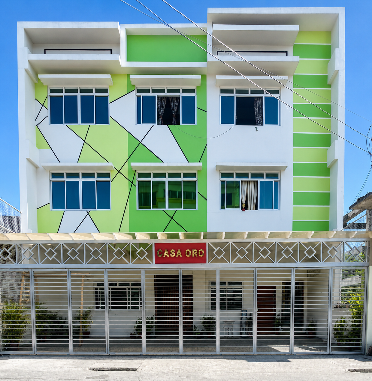 Front view of Casa Oro